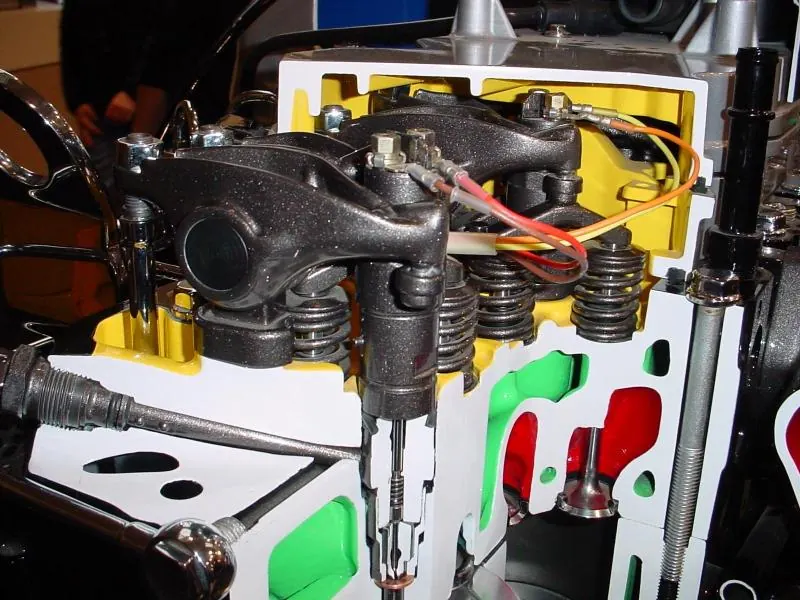 Cutaway of a Cummins ISB common-rail cylinder head