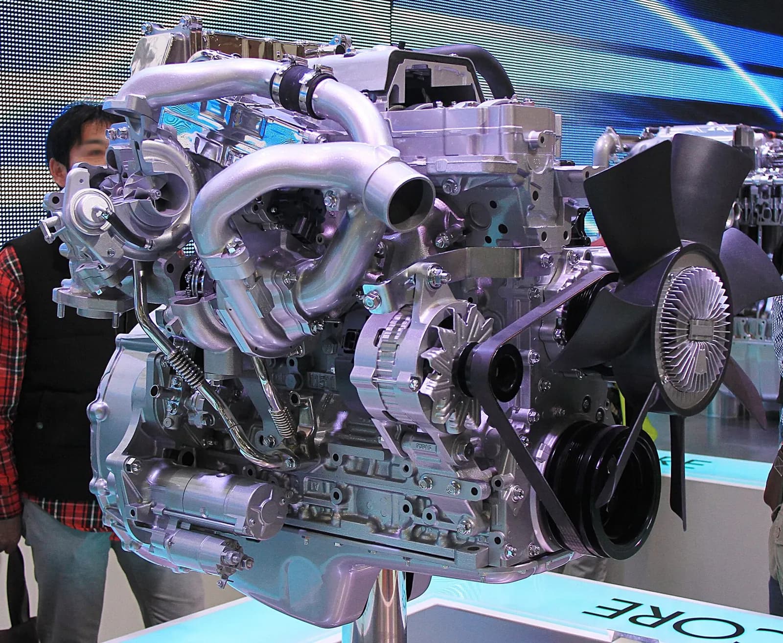 Isuzu 4HK1 diesel engine